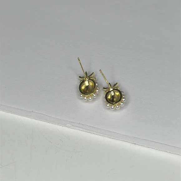 New⚡️ Pineapple Gold Pearl Stud Earrings - Picture 5 of 6